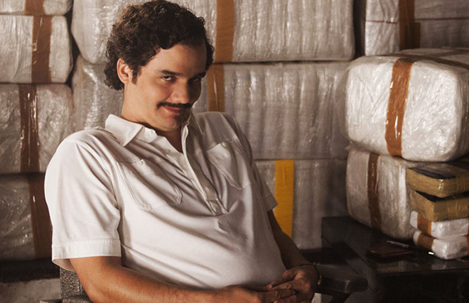 Narcos : Le frère de Pablo Escobar demande 1 milliard de dollars à Netflix
