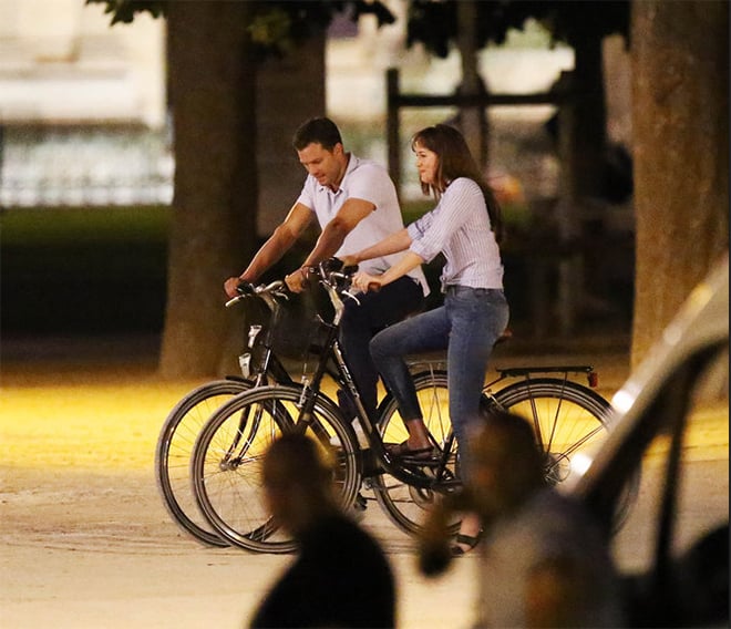 Fifty Shades Darker : Dakota Johnson et Jamie Dornan plus amoureux que jamais à Paris