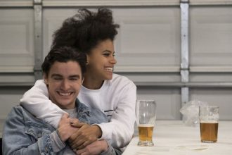 Easy : La nouvelle série de Netflix s’annonce très décomplexée