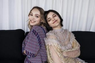 confession-de-lily-rose-depp-sur-son-premier-baiser-de-cinema-devant-la-camera