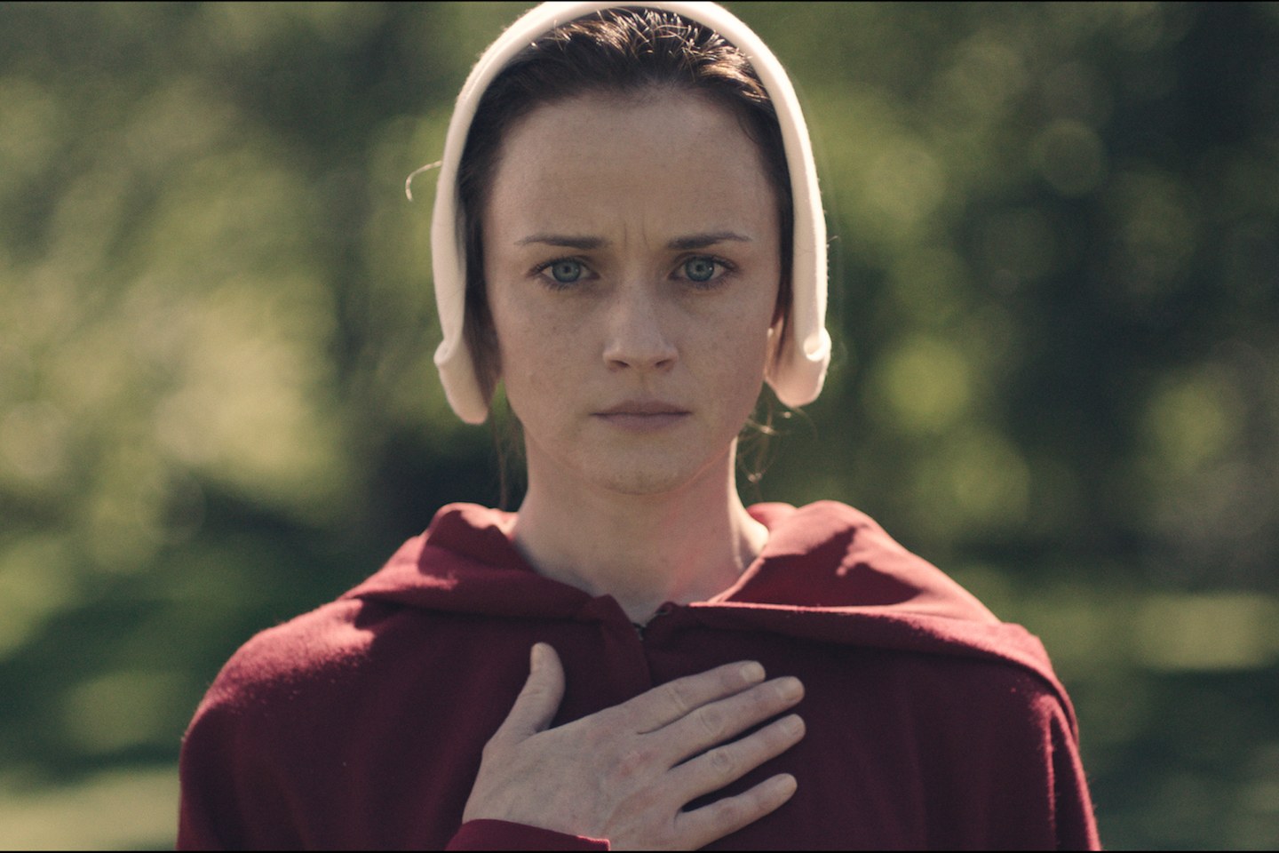 The Handmaid’s Tale : Les premières images angoissantes de la nouvelle série de Hulu