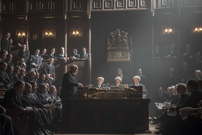 Critique des Heures sombres dans lequel Gary Oldman interprète Winston Churchill.