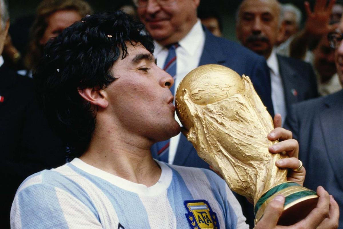 Une série sur Prime Video retrace la vie controversée de Diego Maradona -  L'Équipe