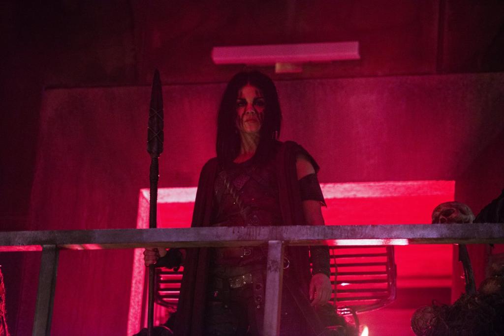 CRITIQUE SÉRIE - "The 100" se poursuit avec l'épisode 10, où Octavia est prête à sacrifier son frère et Indra, son ancien bras droit, tandis que Clarke doit gérer Madi en crise. Attention, SPOILER.