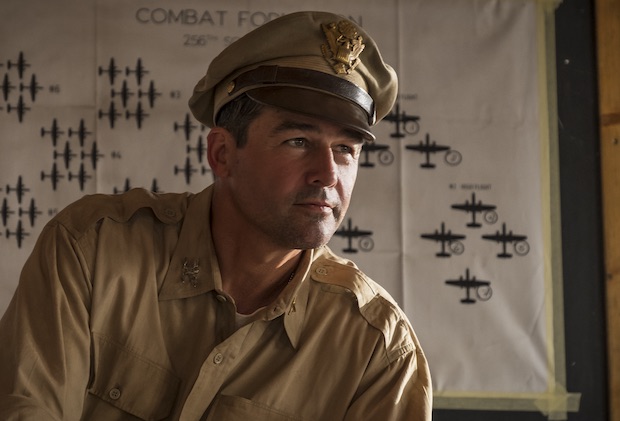 Catch-22 : premières images de la série Hulu avec George Clooney