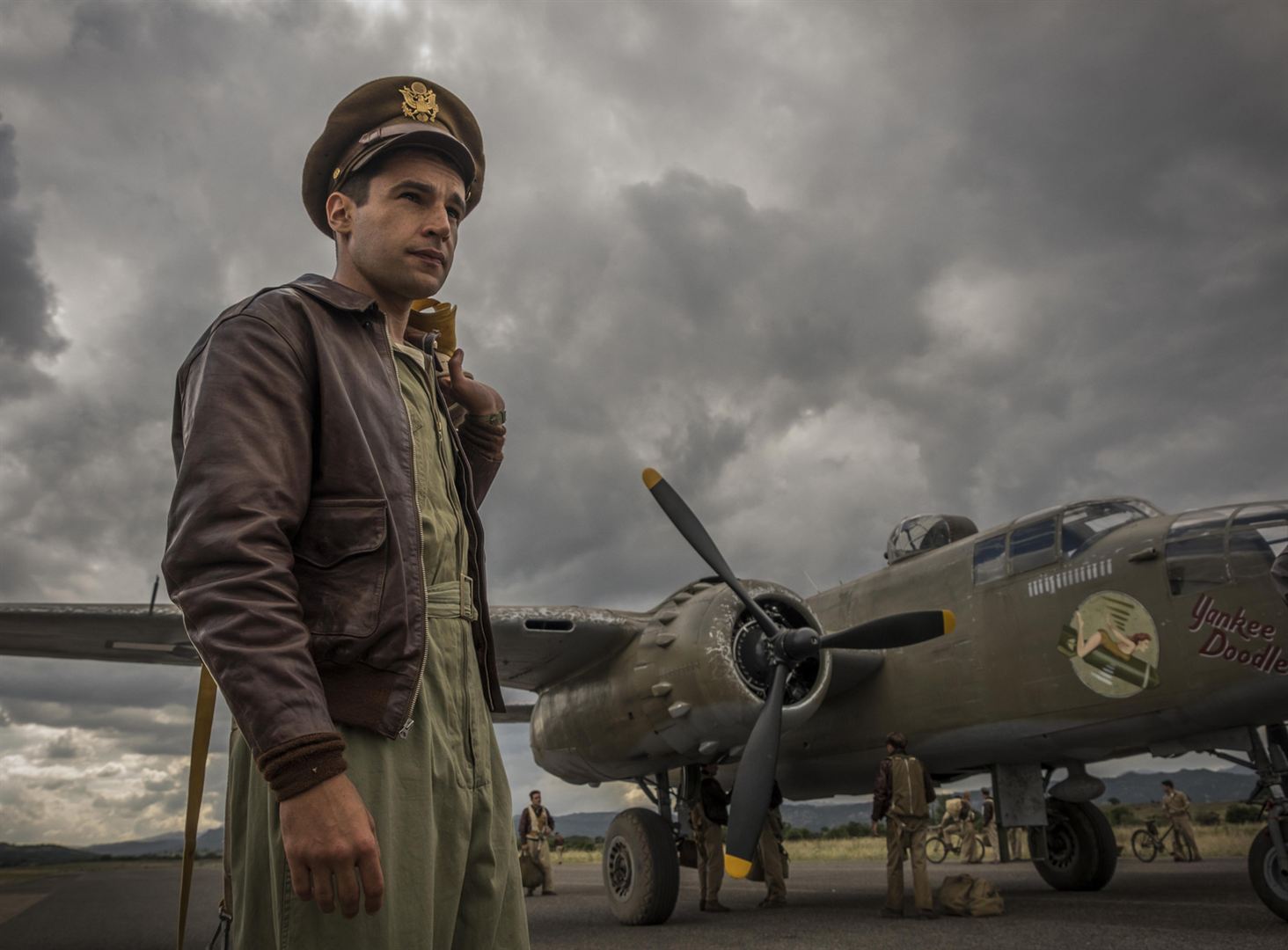Catch-22 : premières images de la série Hulu avec George Clooney