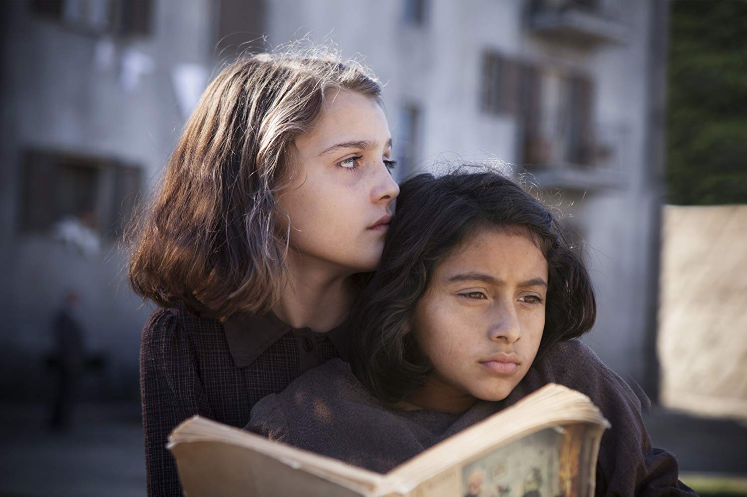 Critique L’Amie prodigieuse saison 1 : adaptation brillante d’Elena Ferrante Critique L’Amie prodigieuse saison 1 : adaptation brillante d’Elena Ferrante