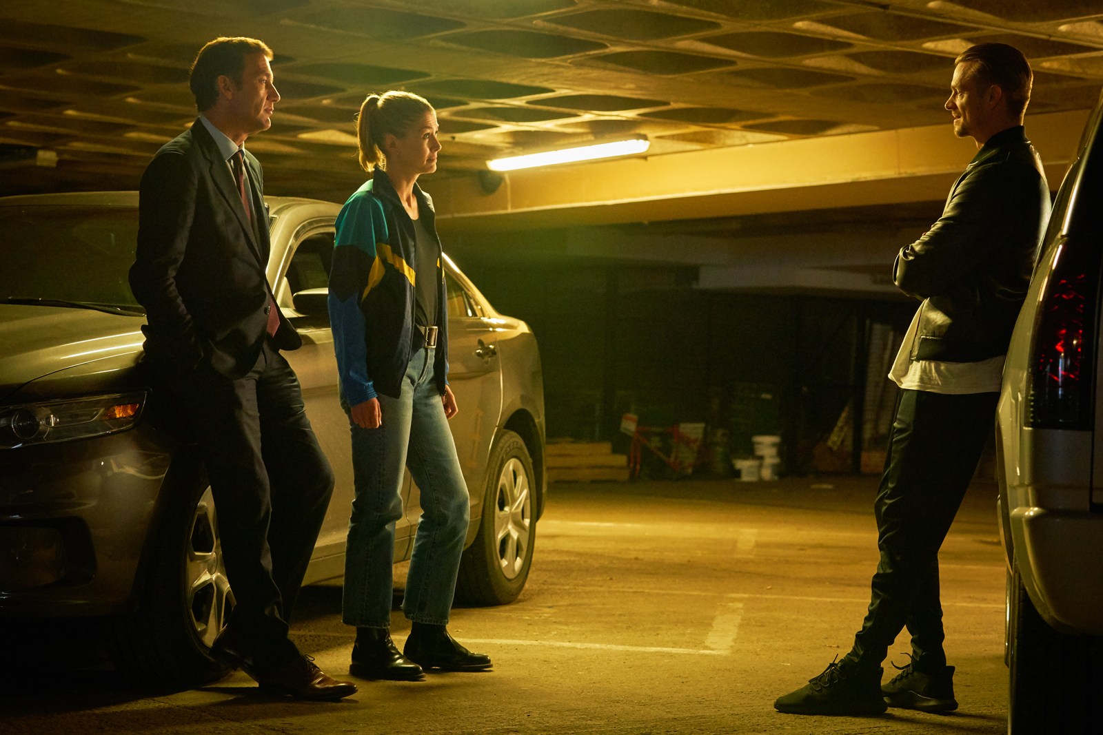 The Informer : Critique du thriller avec Joel Kinnaman, Rosamund Pike et Clive Owen.