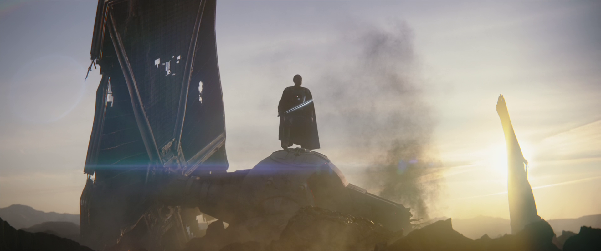 The Mandalorian : Giancarlo Esposito (Moff Gideon) parle de la saison 2 et du Darksaber