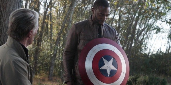 Avengers Endgame : Sebastian Stan revient sur le don du bouclier à Falcon Avengers Endgame : Sebastian Stan revient sur le don du bouclier à Falcon