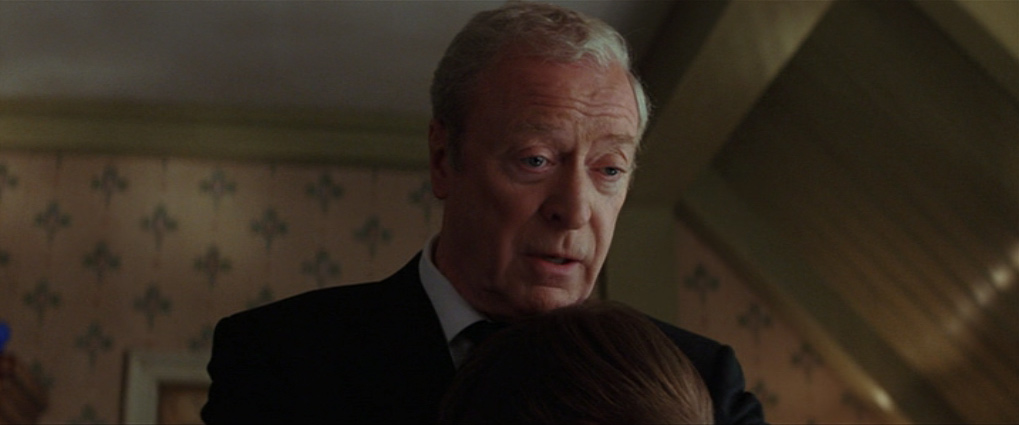 Michael Caine raconte comment Christopher Nolan lui a proposé de jouer dans Batman Michael Caine raconte comment Christopher Nolan lui a proposé de jouer dans Batman
