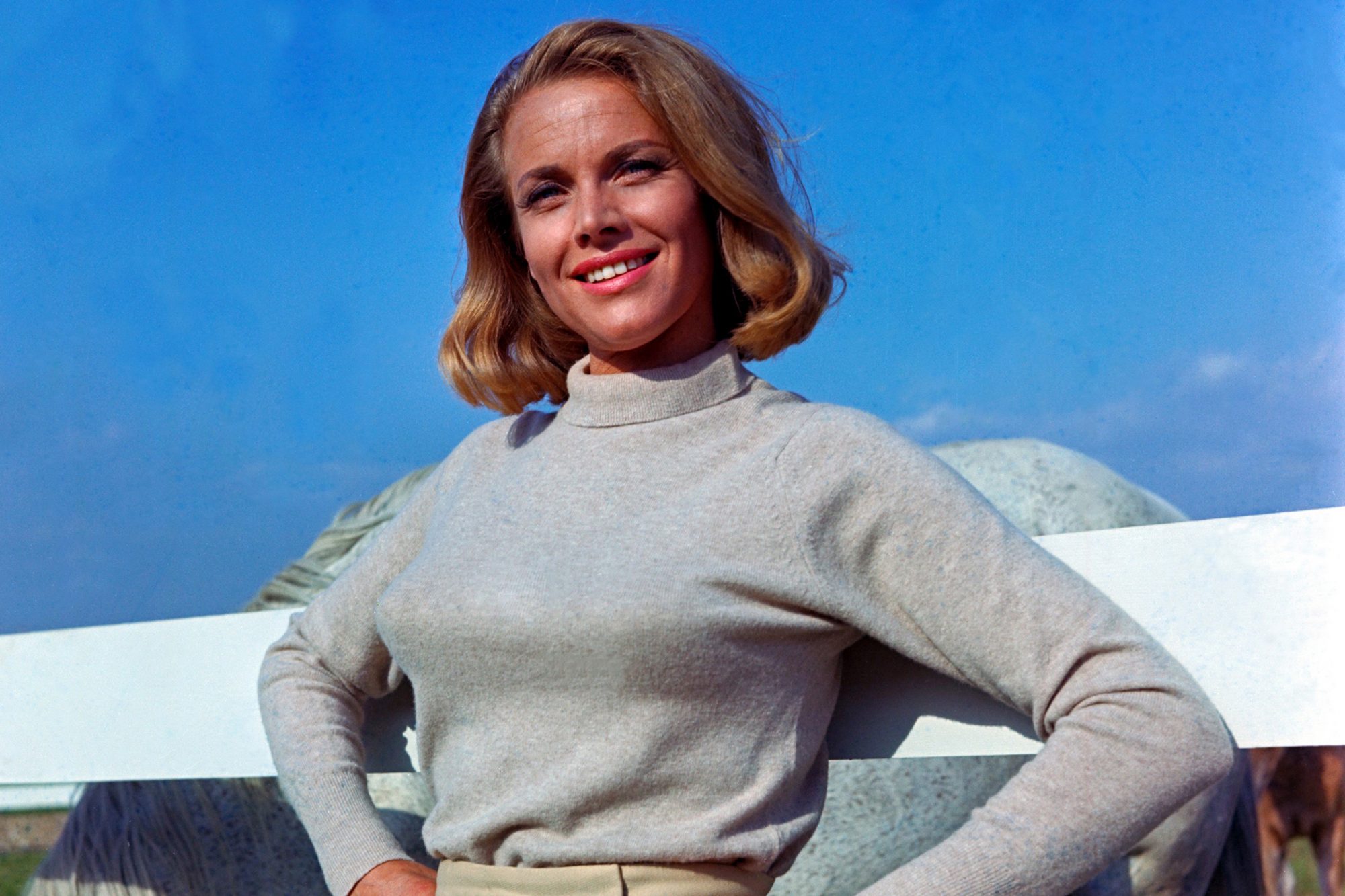 Honor Blackman Pussy Galore Dans Goldfinger Est Décédée Cinésérie