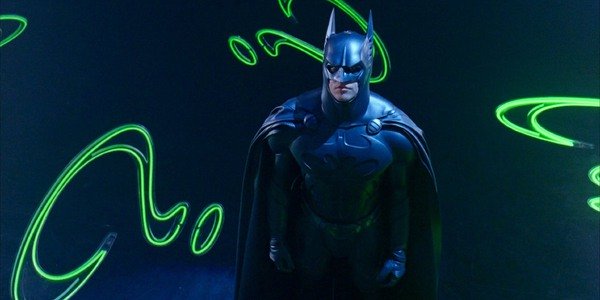 Batman et Robin : Val Kilmer explique pourquoi il n'est pas revenu en Batman Batman et Robin : Val Kilmer explique pourquoi il n'est pas revenu en Batman