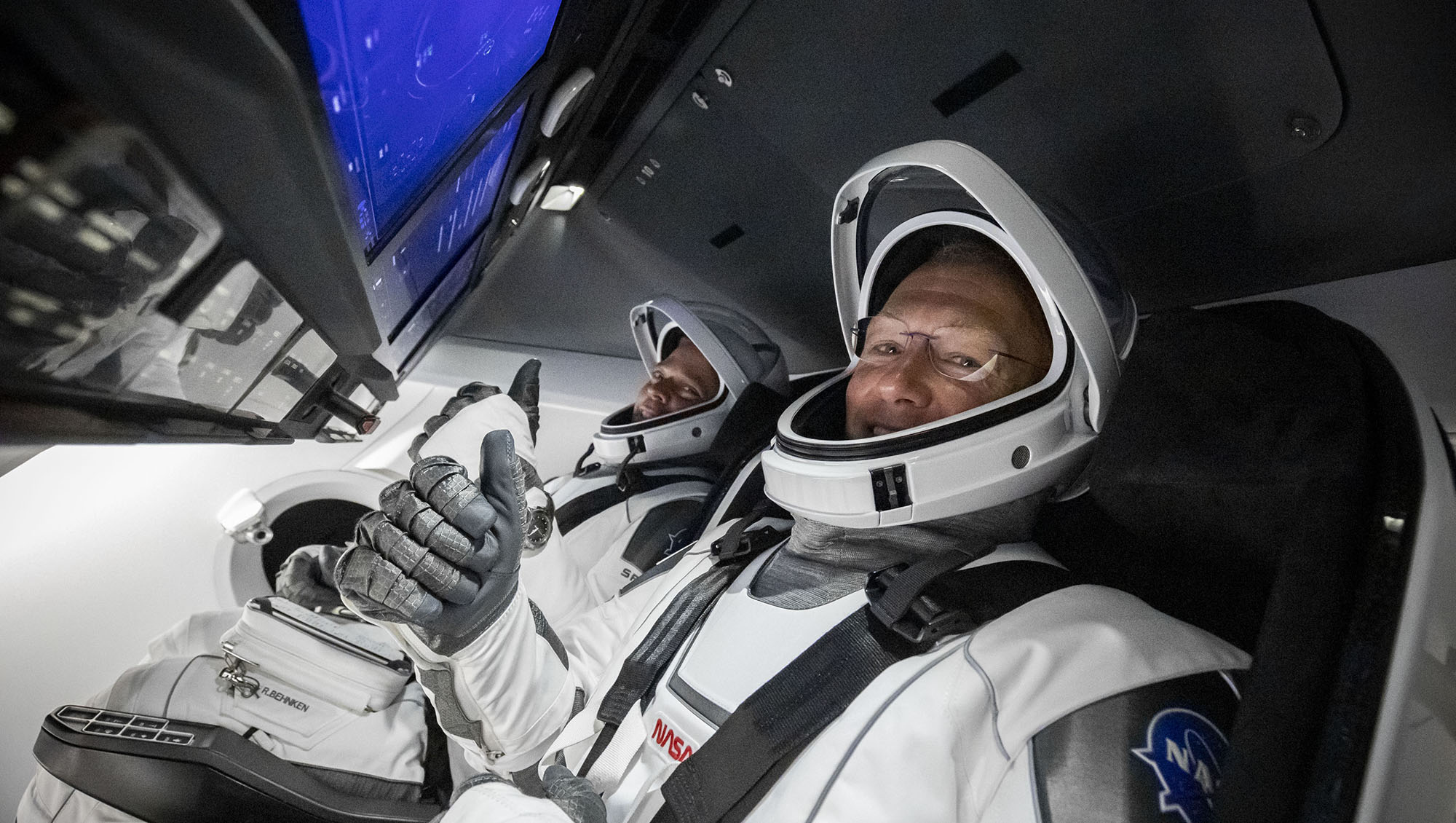 Le créateur des costumes de Batman V Superman a confectionné les combinaisons des astronautes de Space X Le créateur des costumes de Batman V Superman a confectionné les combinaisons des astronautes de Space X