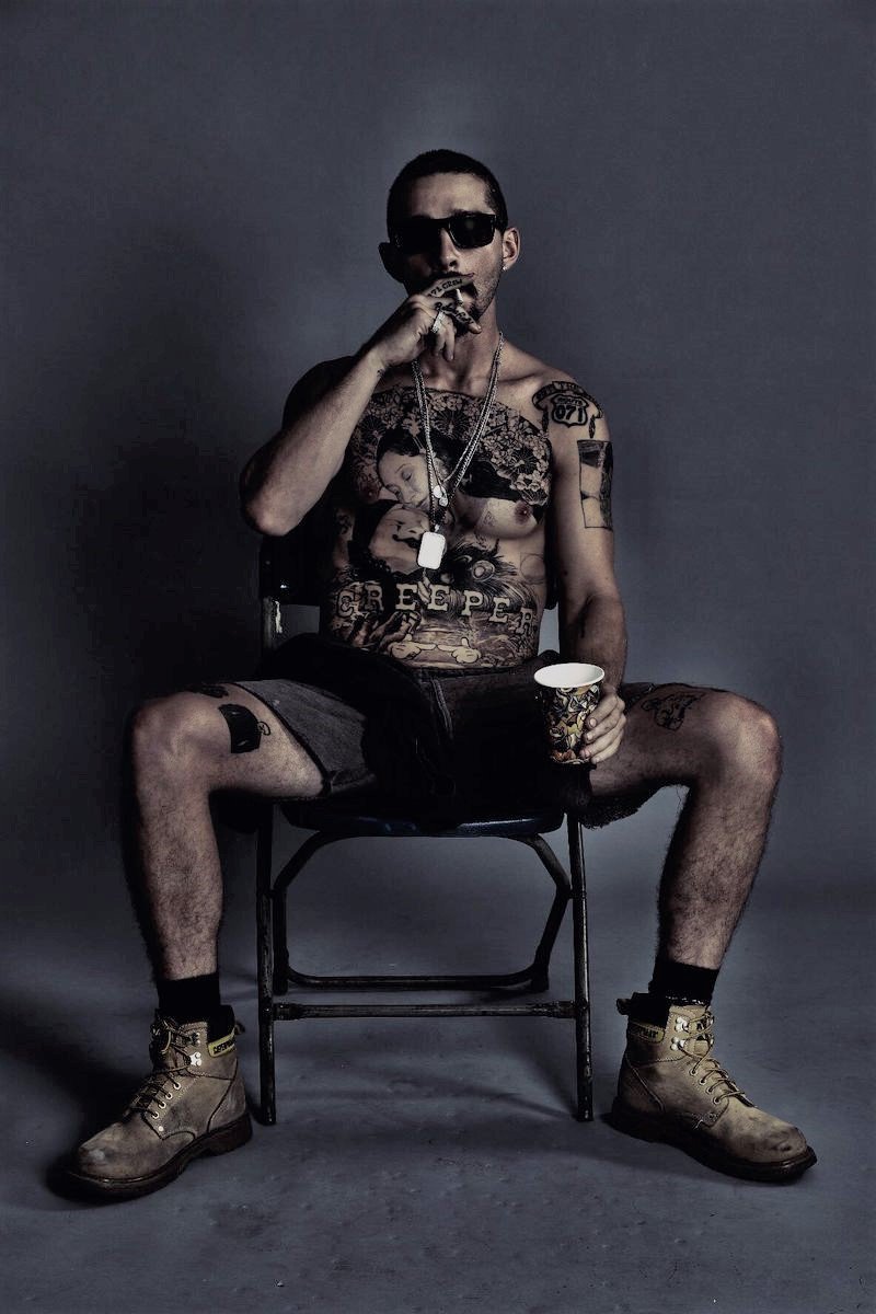 The Tax Collector : Shia LaBeouf s'est réellement fait tatouer tout le torse pour son rôle The Tax Collector : Shia LaBeouf s'est réellement fait tatouer tout le torse pour son rôle