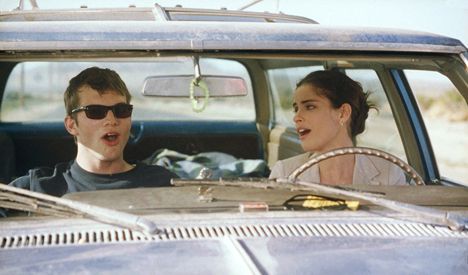 "7 ans de séduction" : Comment Amanda Peet a-t-elle convaincu Ashton Kutcher de faire le film ?