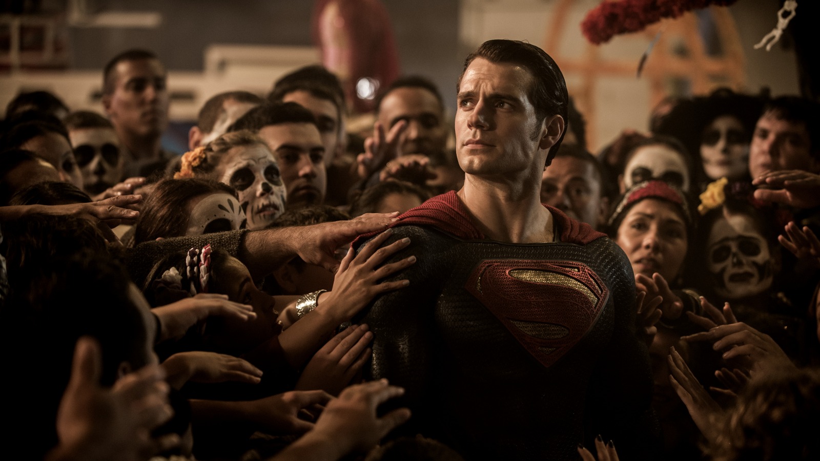 Henry Cavill trouve que jouer Sherlock Holmes est moins stressant que Superman et Geralt Henry Cavill trouve que jouer Sherlock Holmes est moins stressant que Superman et Geralt
