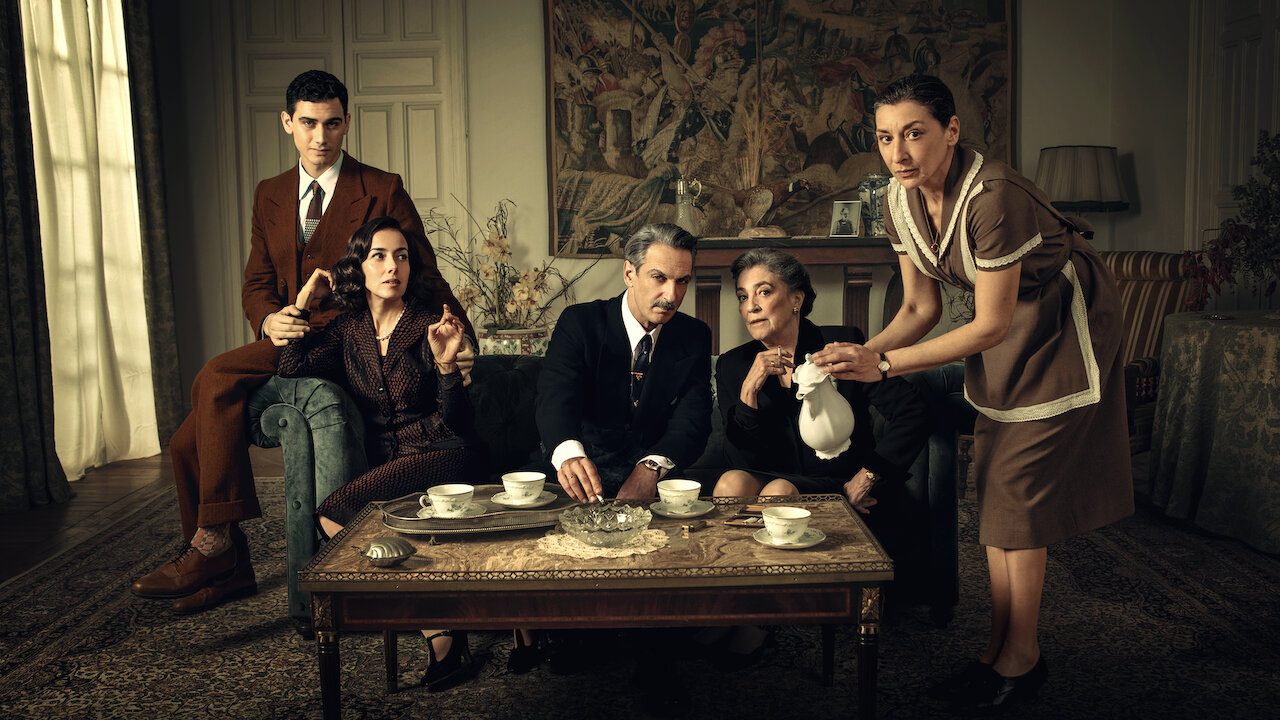 Quelqu'un doit mourir sur Netflix : c'est quoi cette série avec Ester Expósito ?