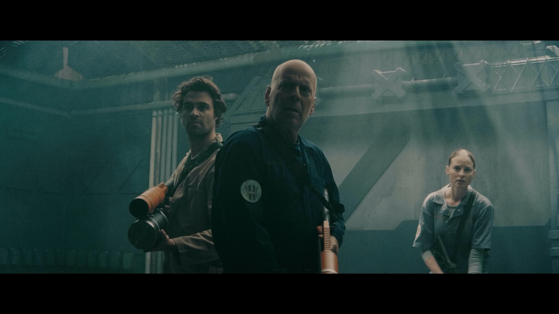 Bruce Willis manie le lance-flammes dans Anti-Life