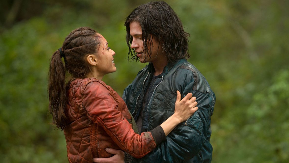 Raven et Finn dans The 100