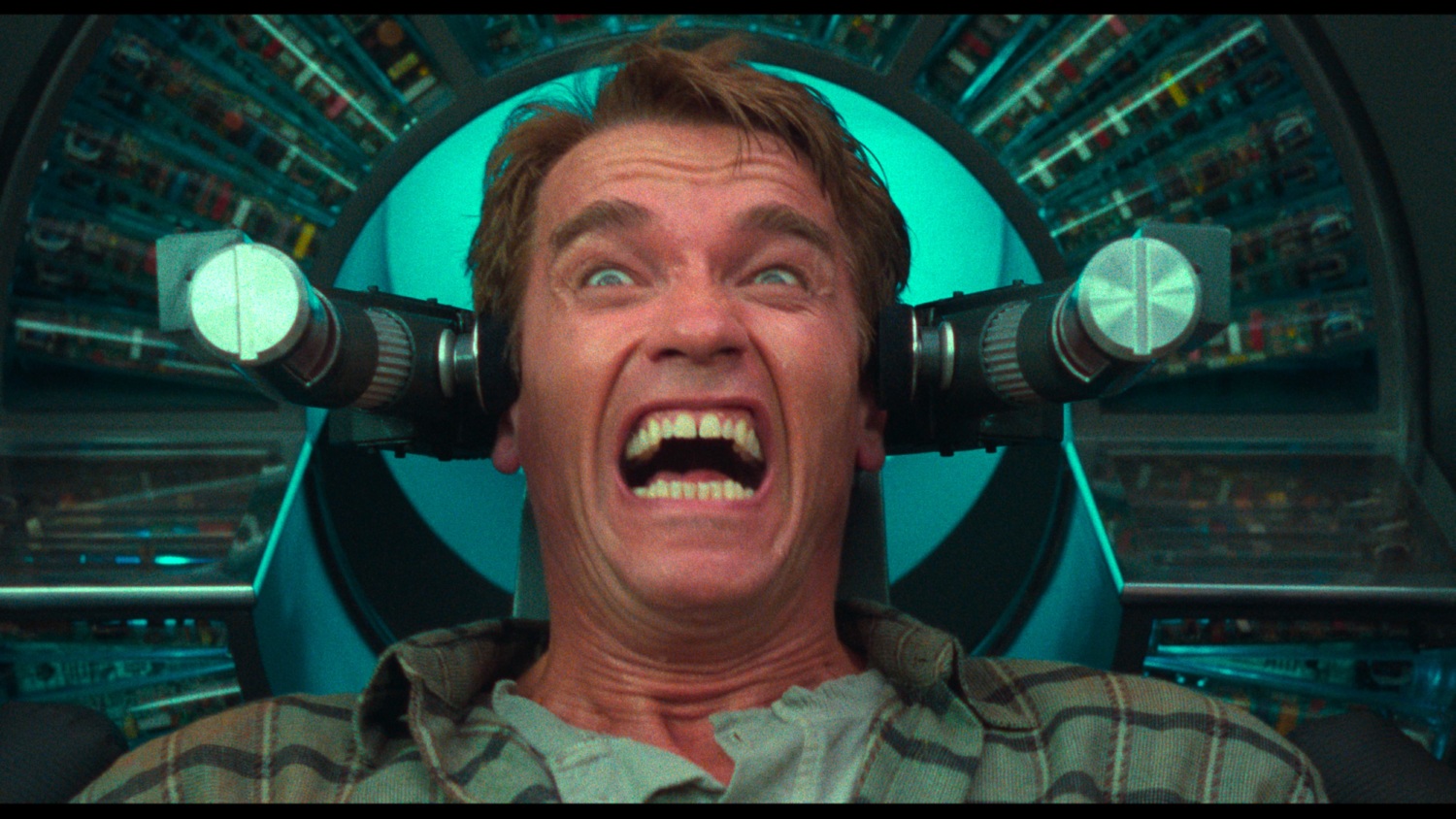 Total Recall : retour sur le film de Paul Verhoeven avec Arnold Schwarzenegger, adapté d'une nouvelle de Philip K. Dick.