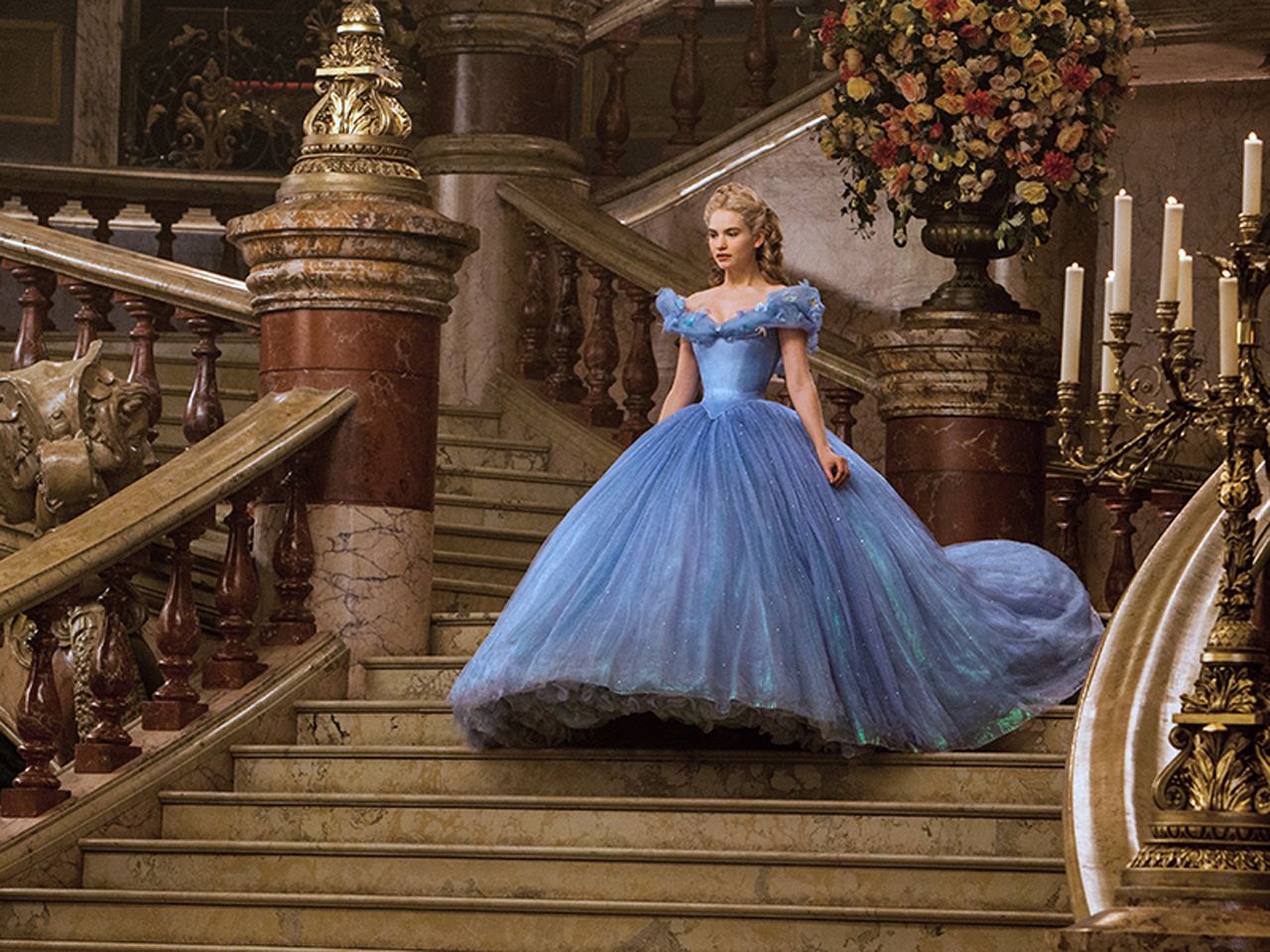 Cendrillon : comment a été conçue la robe de bal de la princesse Disney ? -  CinéSérie