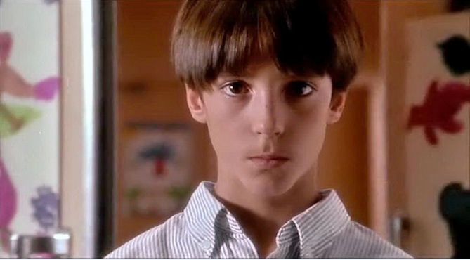 Julien (Adrien Dirand) - Génial, mes parents divorcent Julien (Adrien Dirand) - Génial, mes parents divorcent
