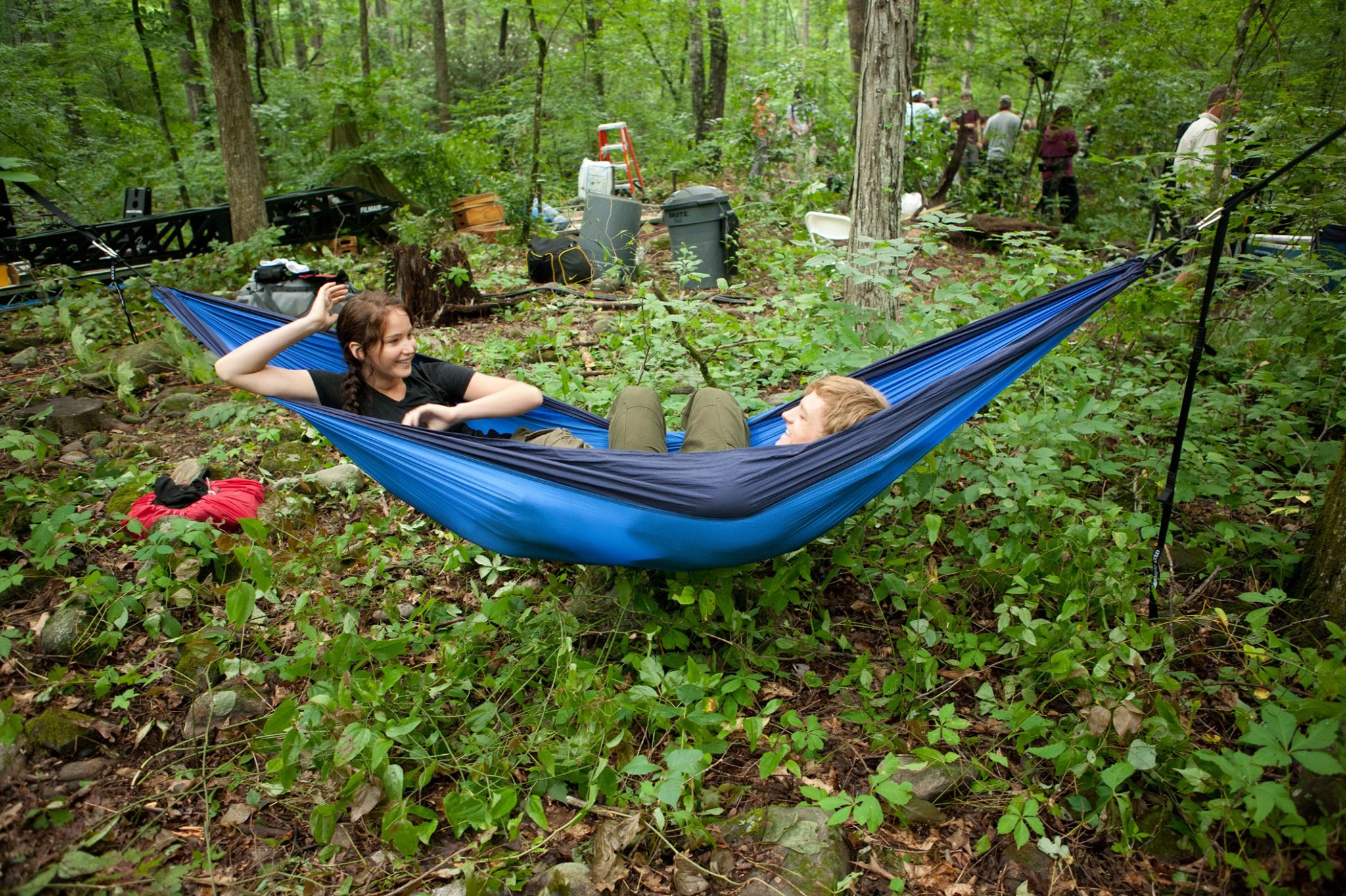Jennifer Lawrence et Josh Hutcherson sur le tournage de Hunger Games Jennifer Lawrence et Josh Hutcherson sur le tournage de Hunger Games