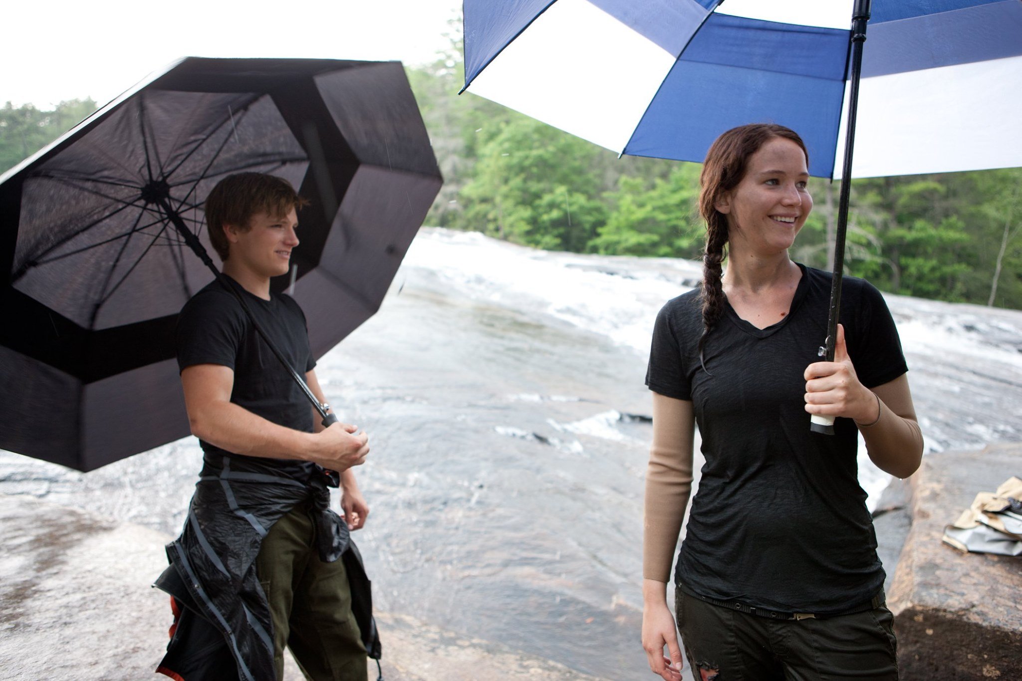Jennifer Lawrence et Josh Hutcherson sur le tournage de Hunger Games