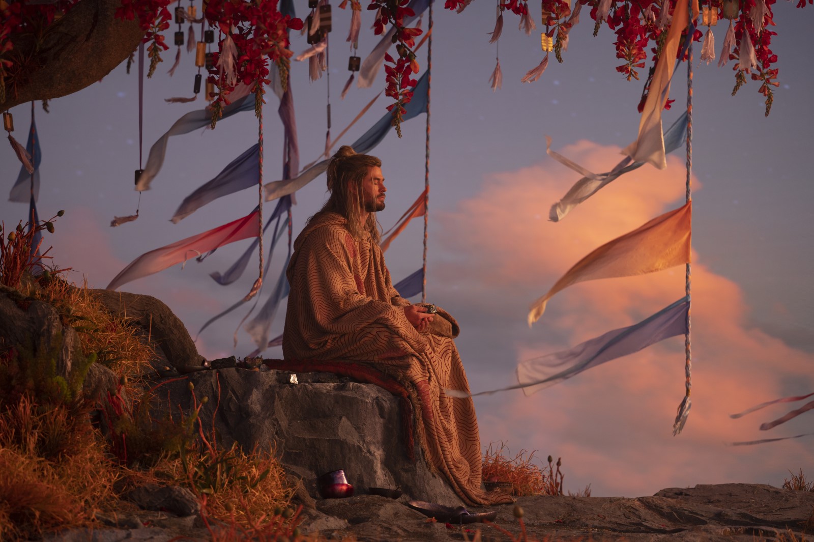 Thor (Chris Hemsworth) - Thor : Love and Thunder © Walt Disney Company Thor (Chris Hemsworth) - Thor : Love and Thunder © Walt Disney Company