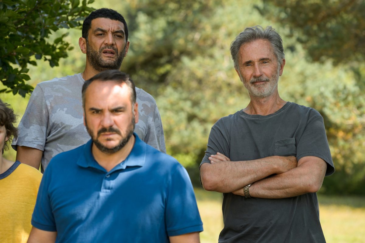 Hommes au bord de la crise de nerfs