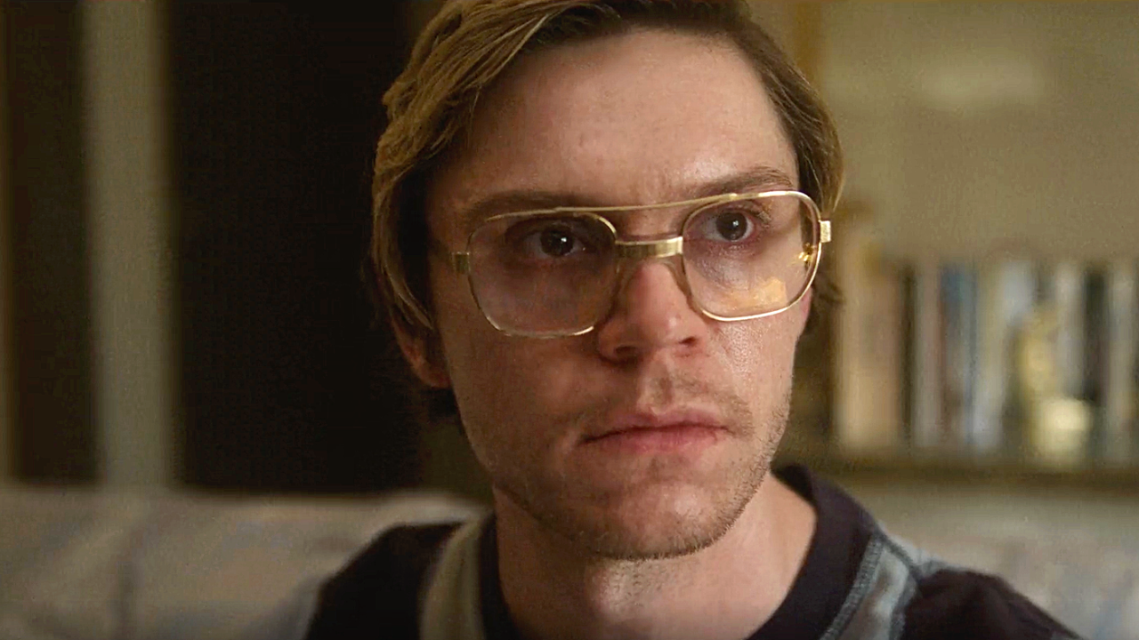 Evan Peters dans la série Dahmer