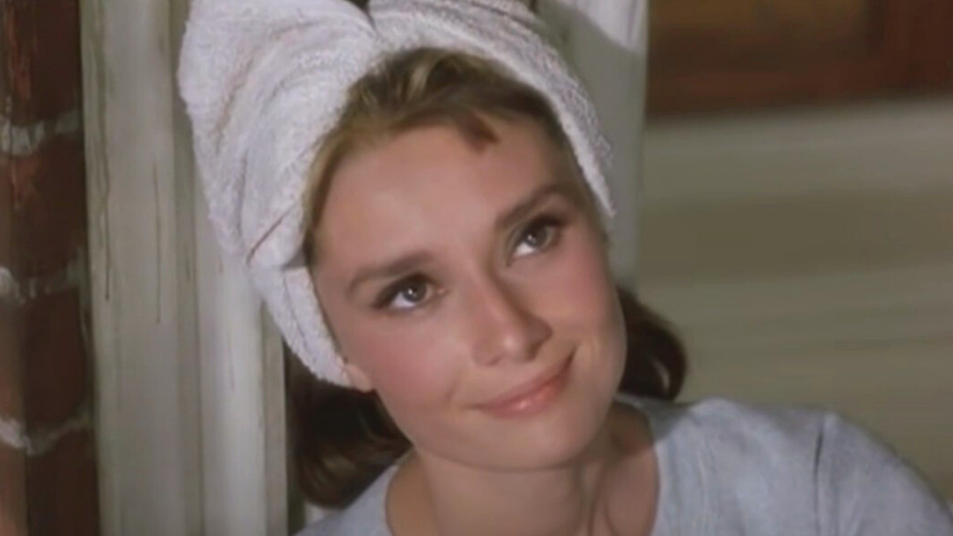 Holly (Audrey Hepburn) Diamants sur canape