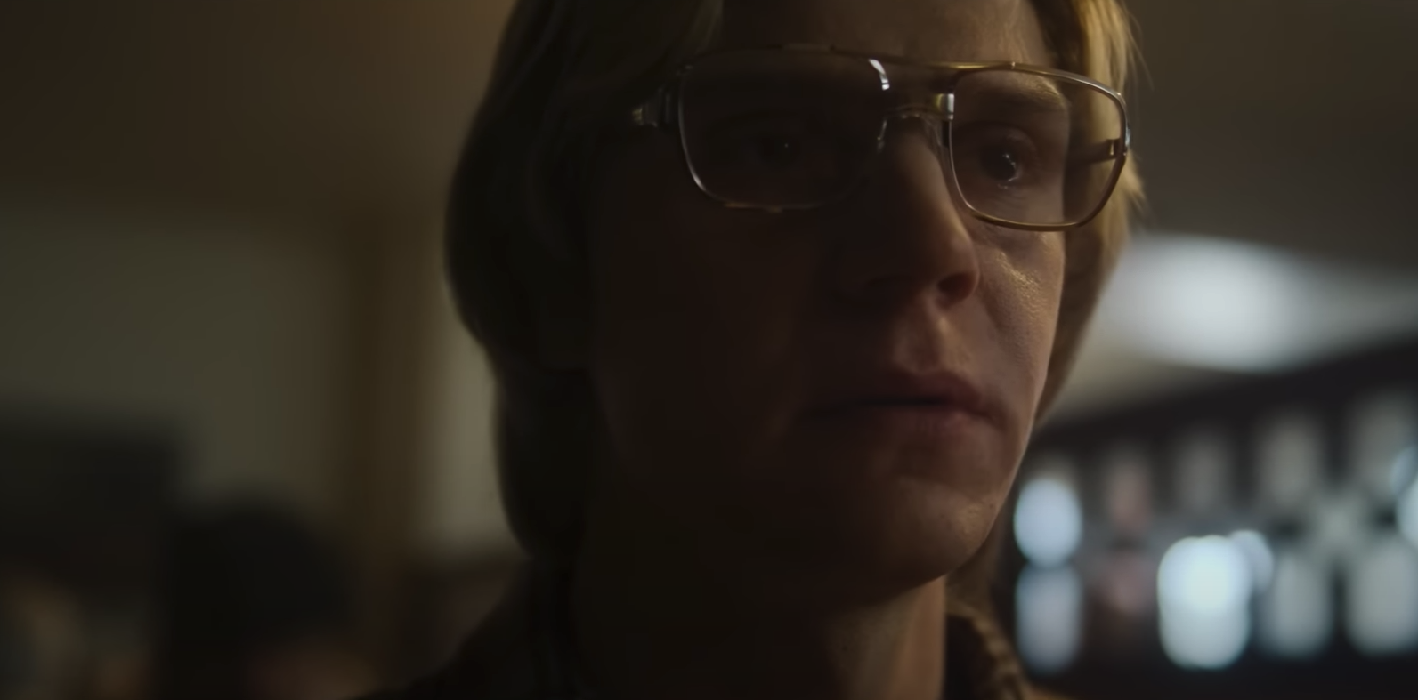Jeffrey Dahmer (Evan Peters) - Dahmer