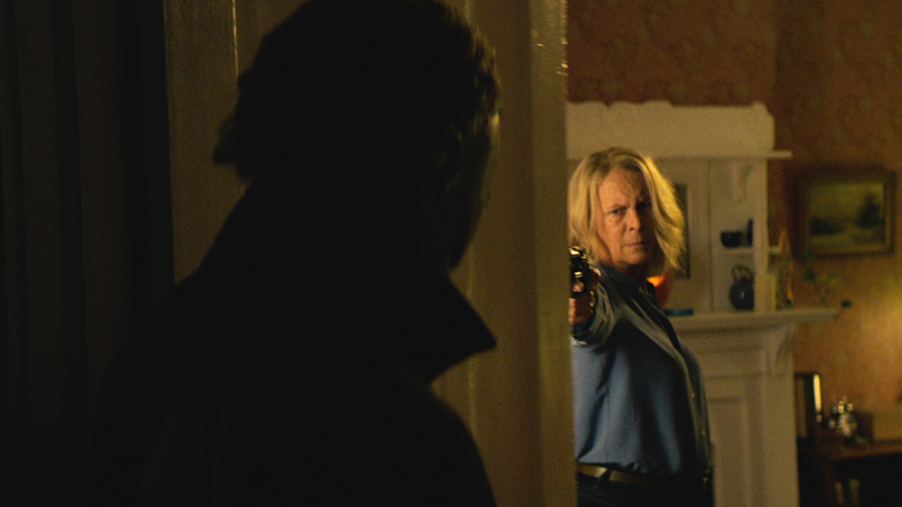 Laurie Strode (Jamie Lee Curtis) face à Michael Myers - Halloween Ends