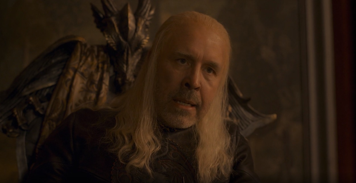 Viserys (Paddy Considine) dans House of the Dragon