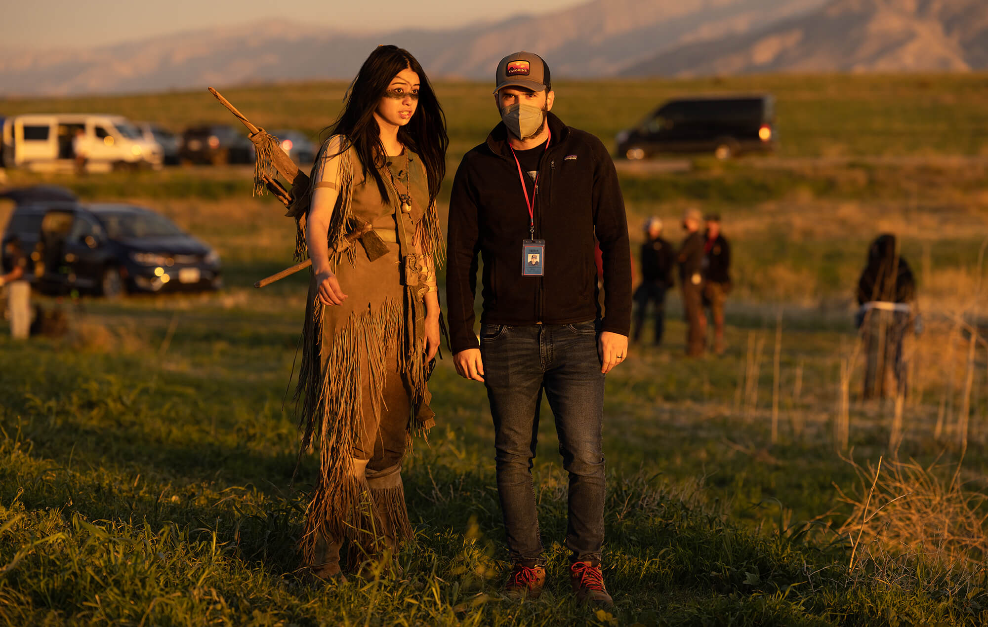 Amber Midthunder et Dan Trachtenberg sur le tournage de Prey