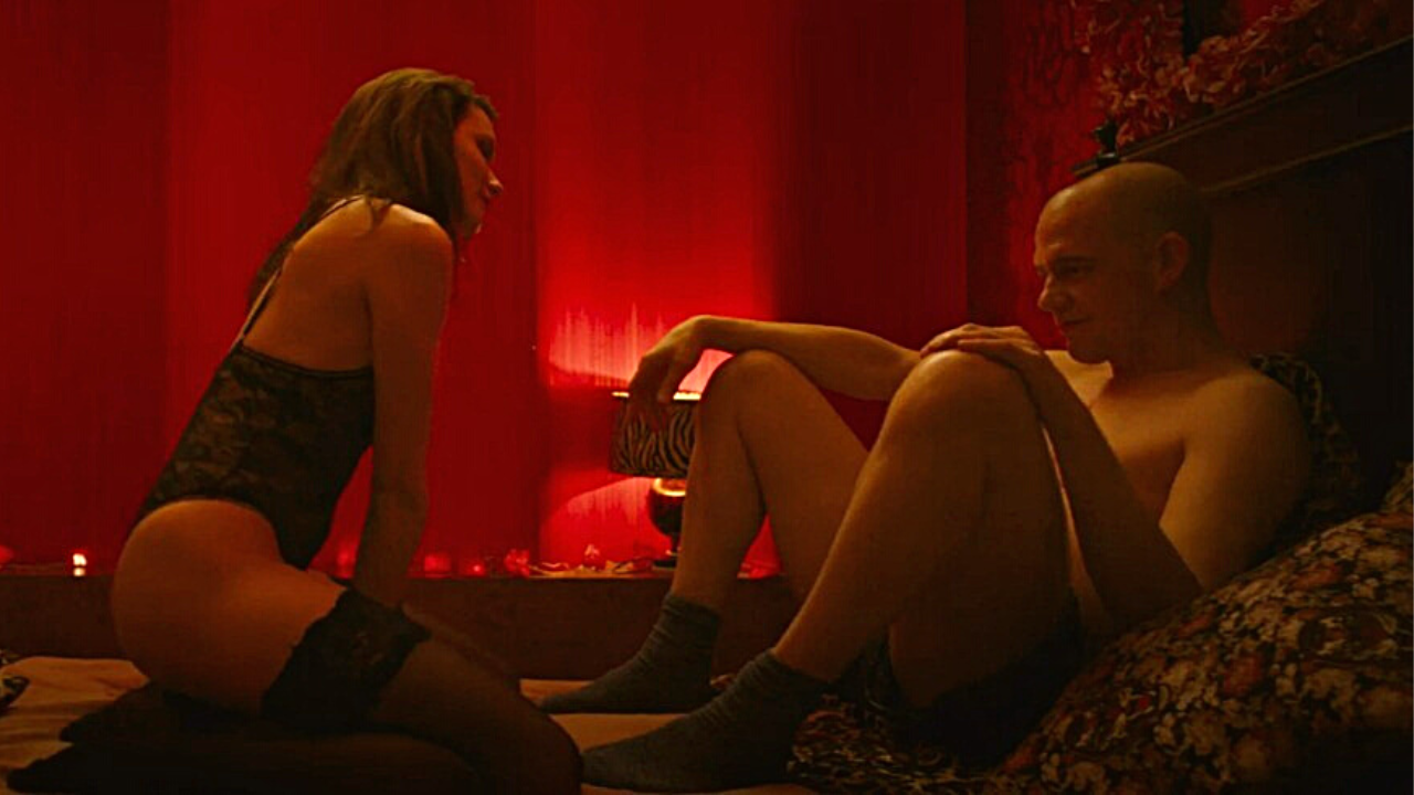 La Maison : Ana Girardot se prostitue dans la bande-annonce sulfureuse