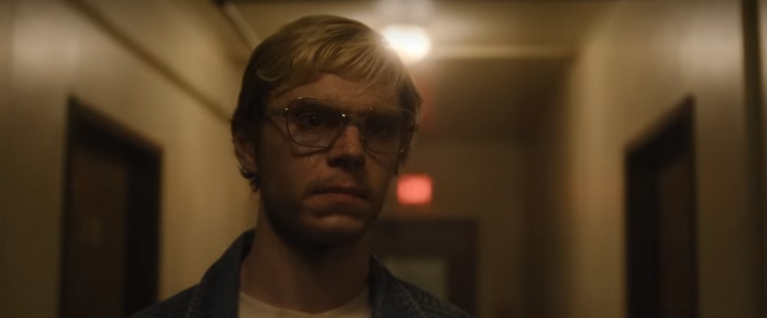 Jeffrey Dahmer (Evan Peters) - Dahmer