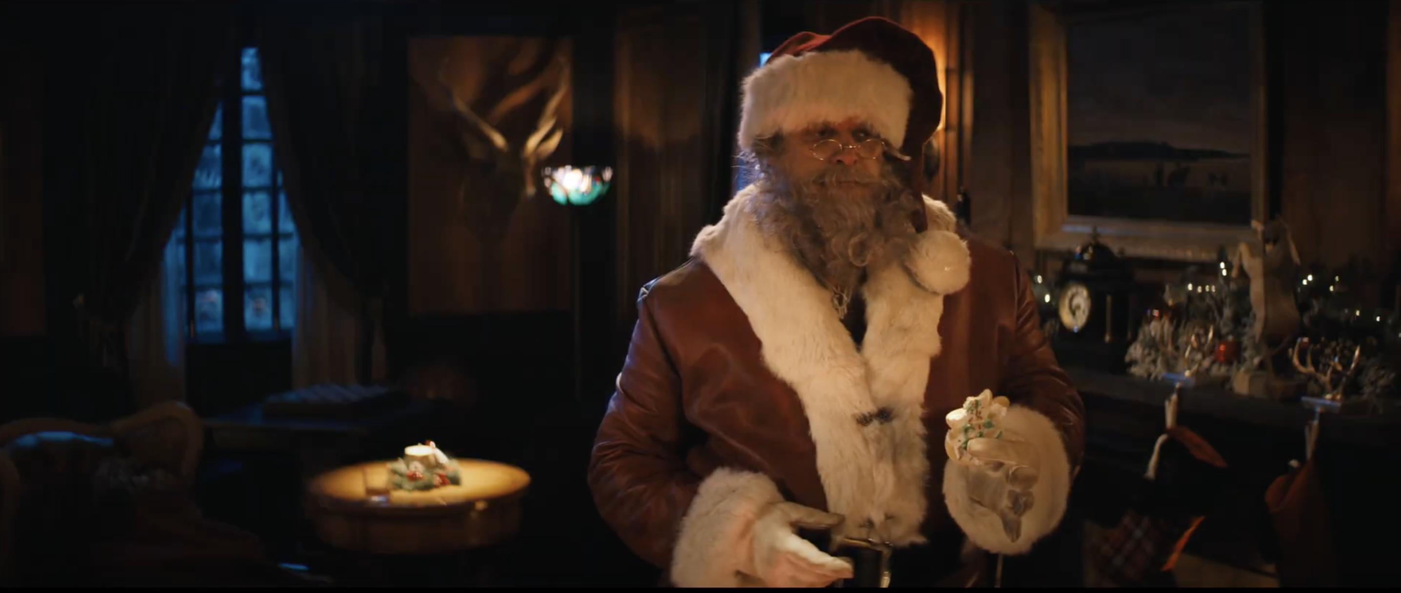 David Harbour en Père Noël - Violent Night