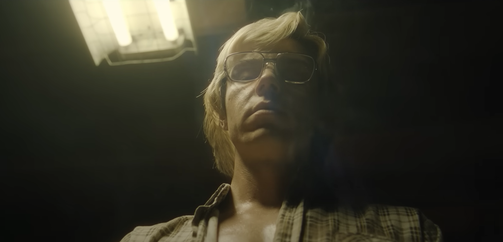 Jeffrey Dahmer (Evan Peters) - Dahmer