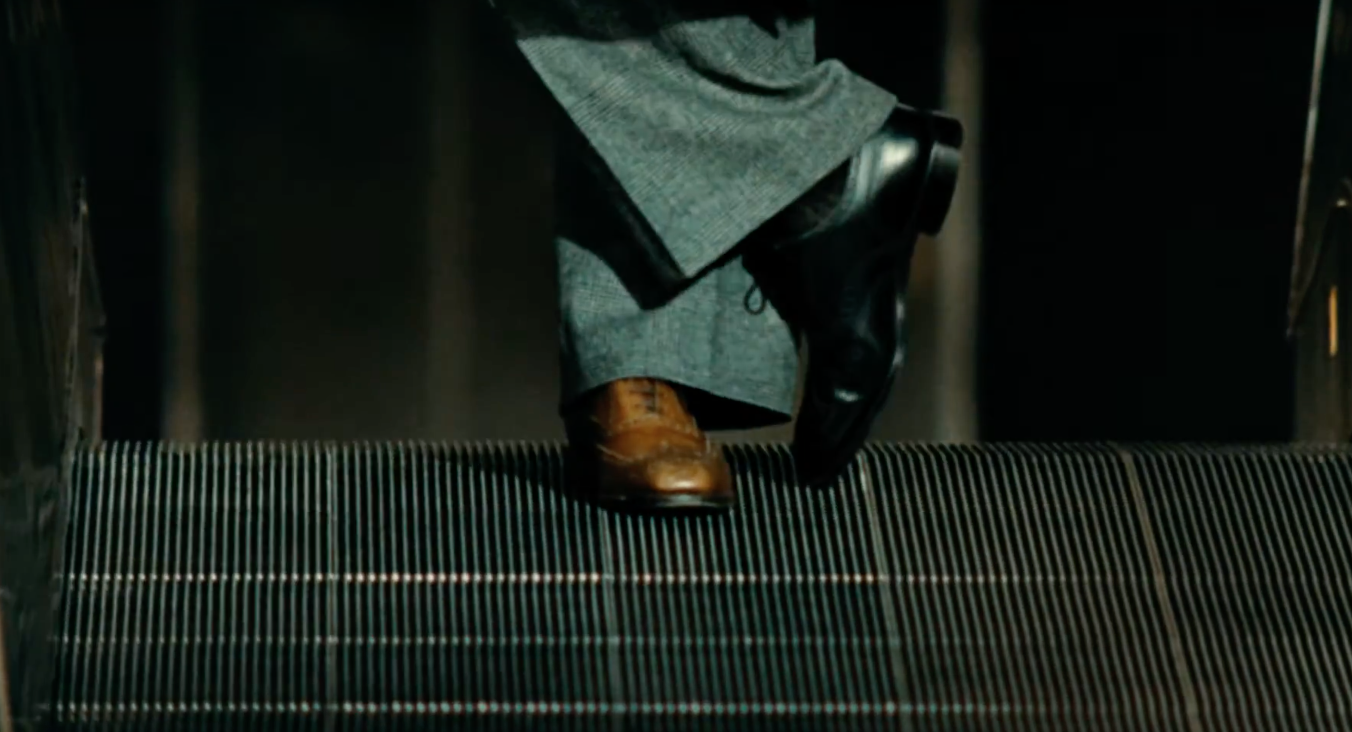 Le Grand Blond avec une chaussure noire