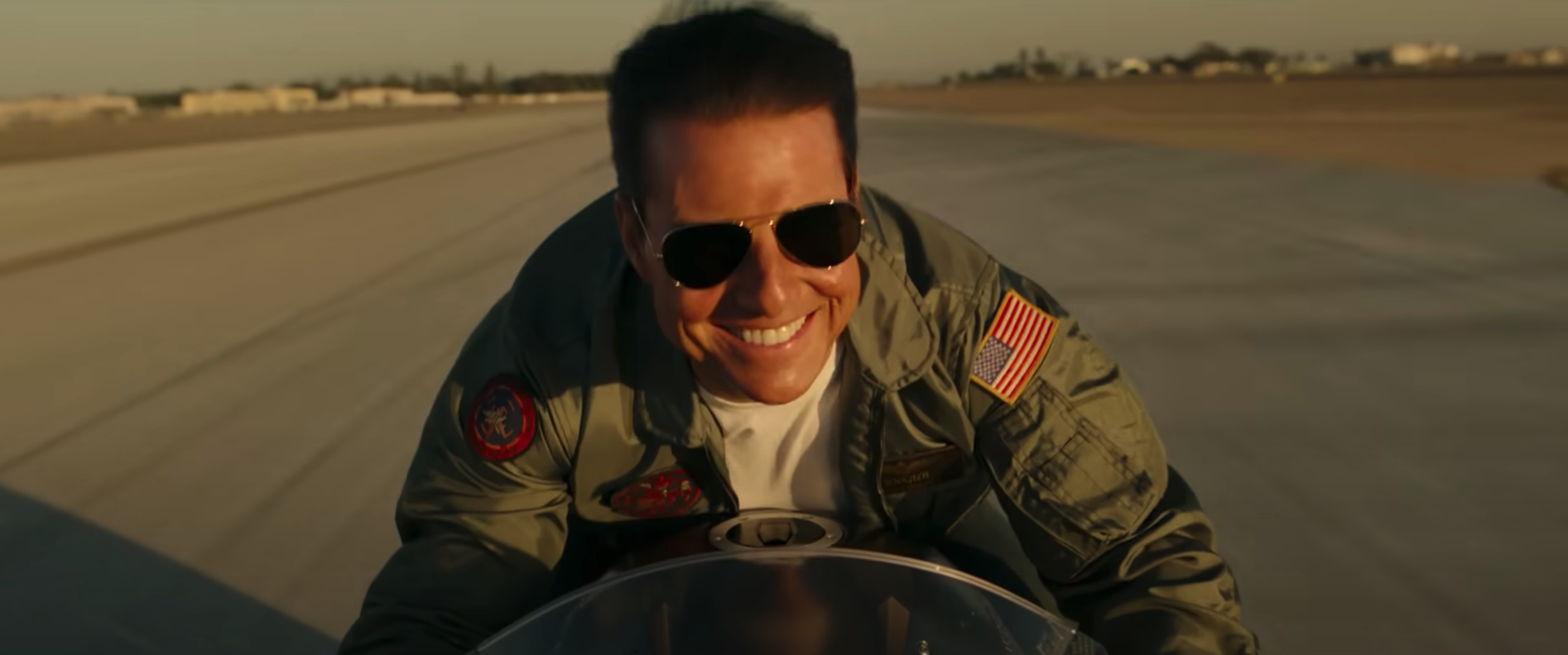 Pete Maverick Mitchell (Tom Cruise) - Top Gun : Maverick