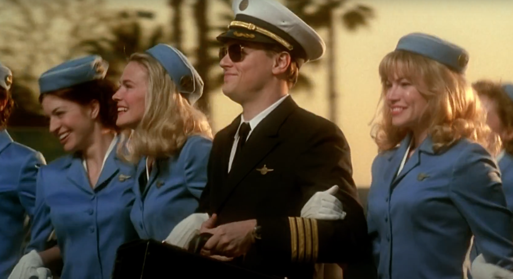 Leonardo DiCaprio (Frank Abagnale Jr) - Arrête-moi si tu peux