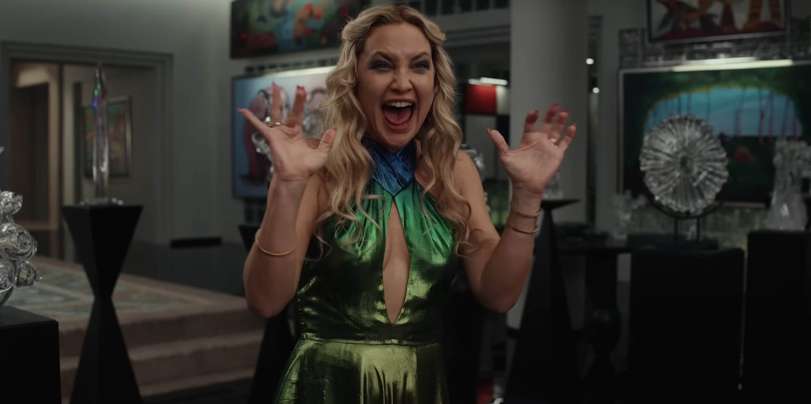 Birdie Jay (Kate Hudson) - Glass Onion