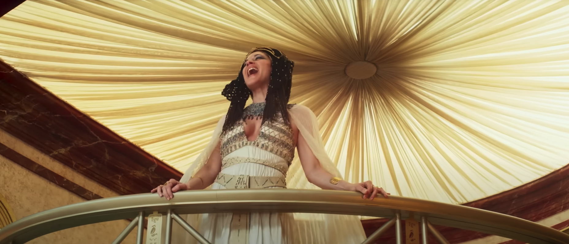 Cléopâtre (Marion Cotillard) - Astérix et Obélix : L'Empire du Milieu
