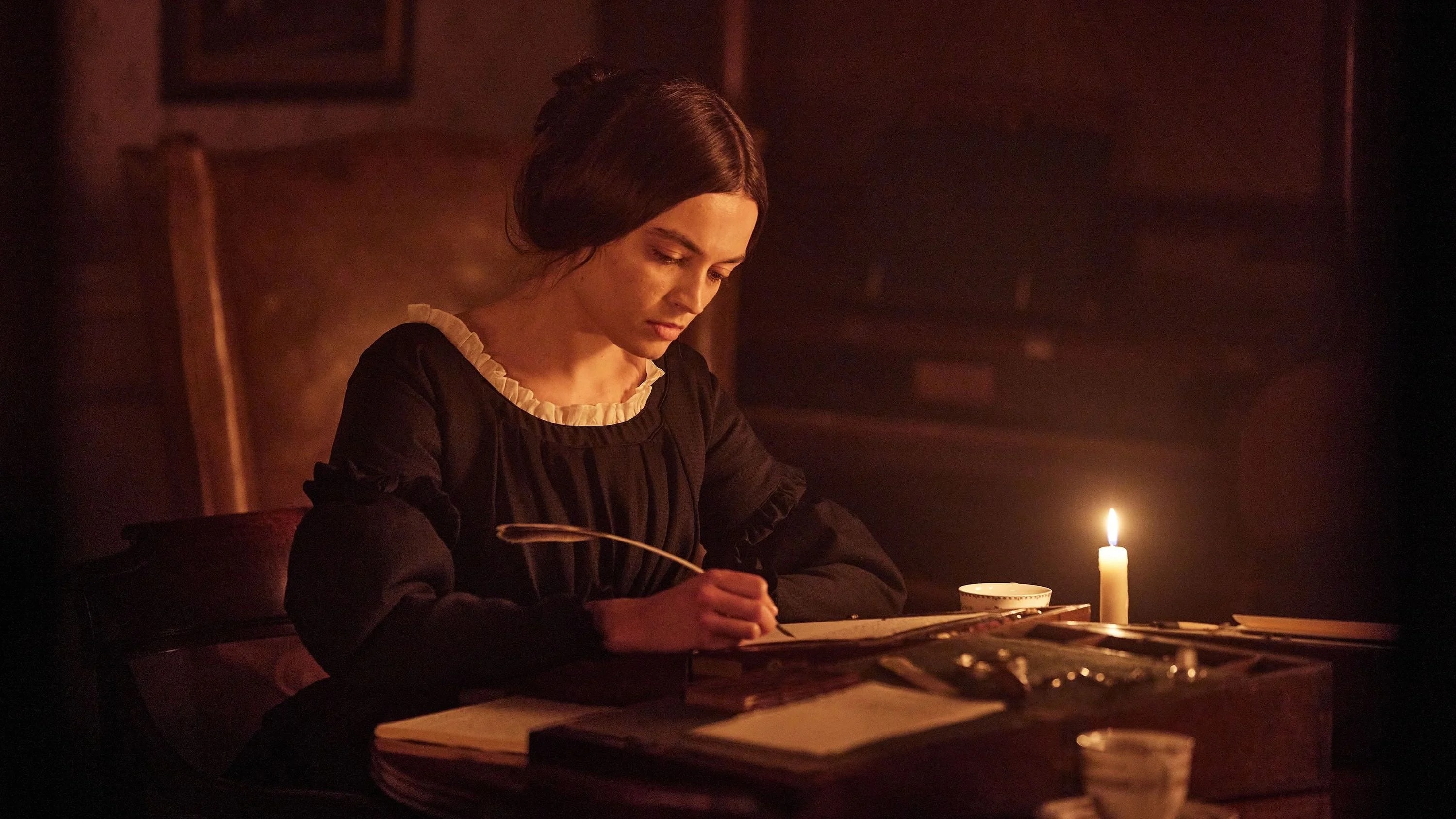 Emma Mackey est Emily Brontë
