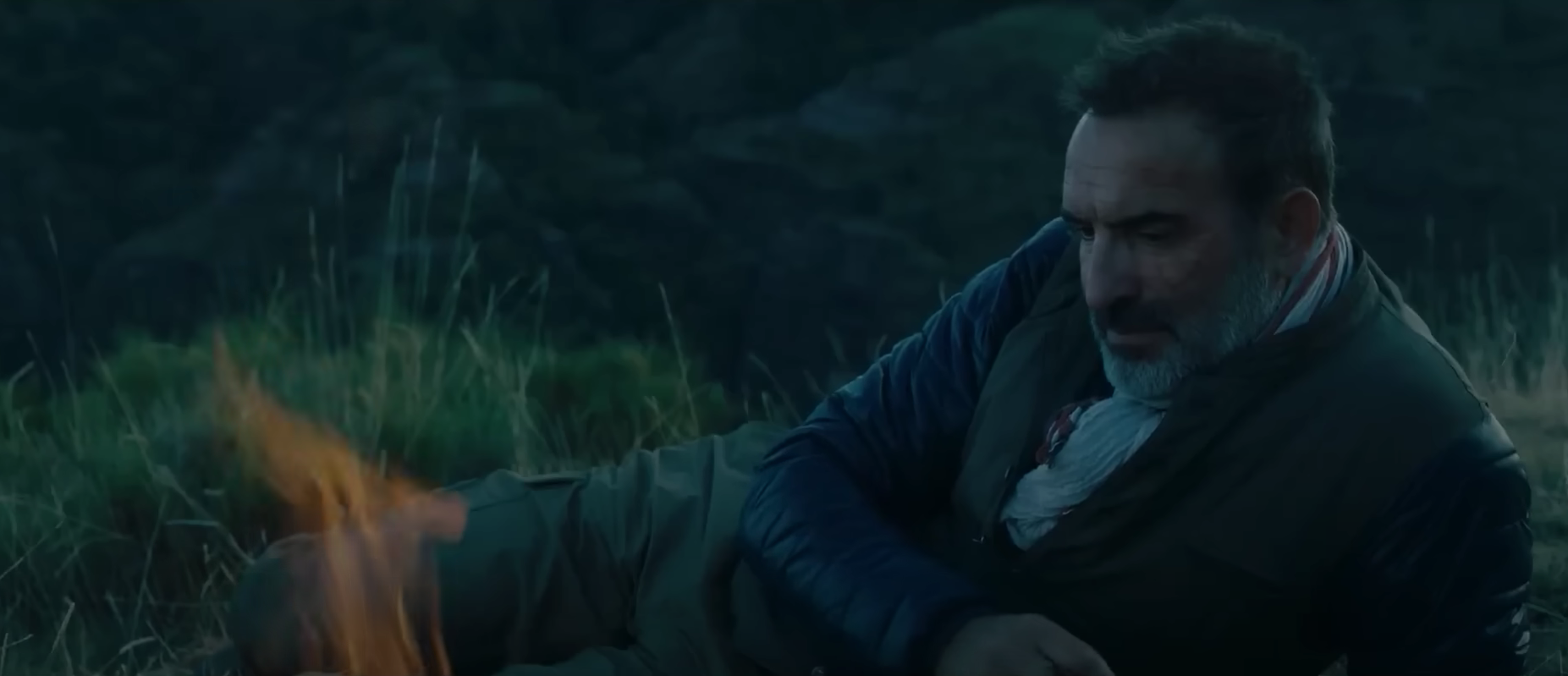 Pierre (Jean Dujardin) - Sur les chemins noirs