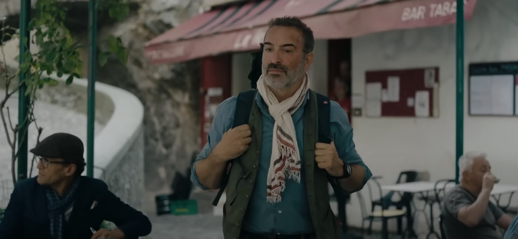 Pierre (Jean Dujardin) - Sur les chemins noirs