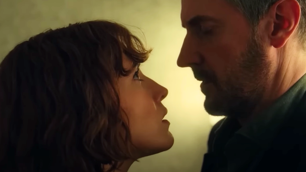 Charlie Murphy et Richard Armitage dans la série Obsession